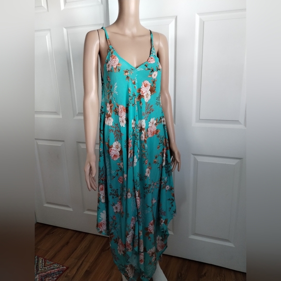Tolani Dresses & Skirts - Tolani Teal Floral Maxi Dress